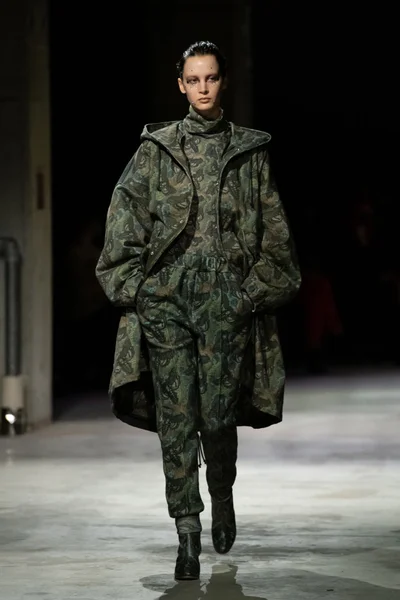Look 50